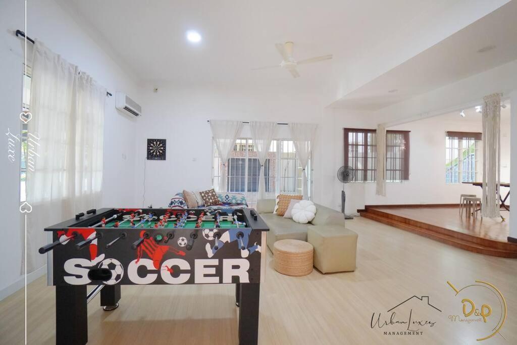 New Event House Oug Kl Spacious 18pax Vila Kuala Lumpur